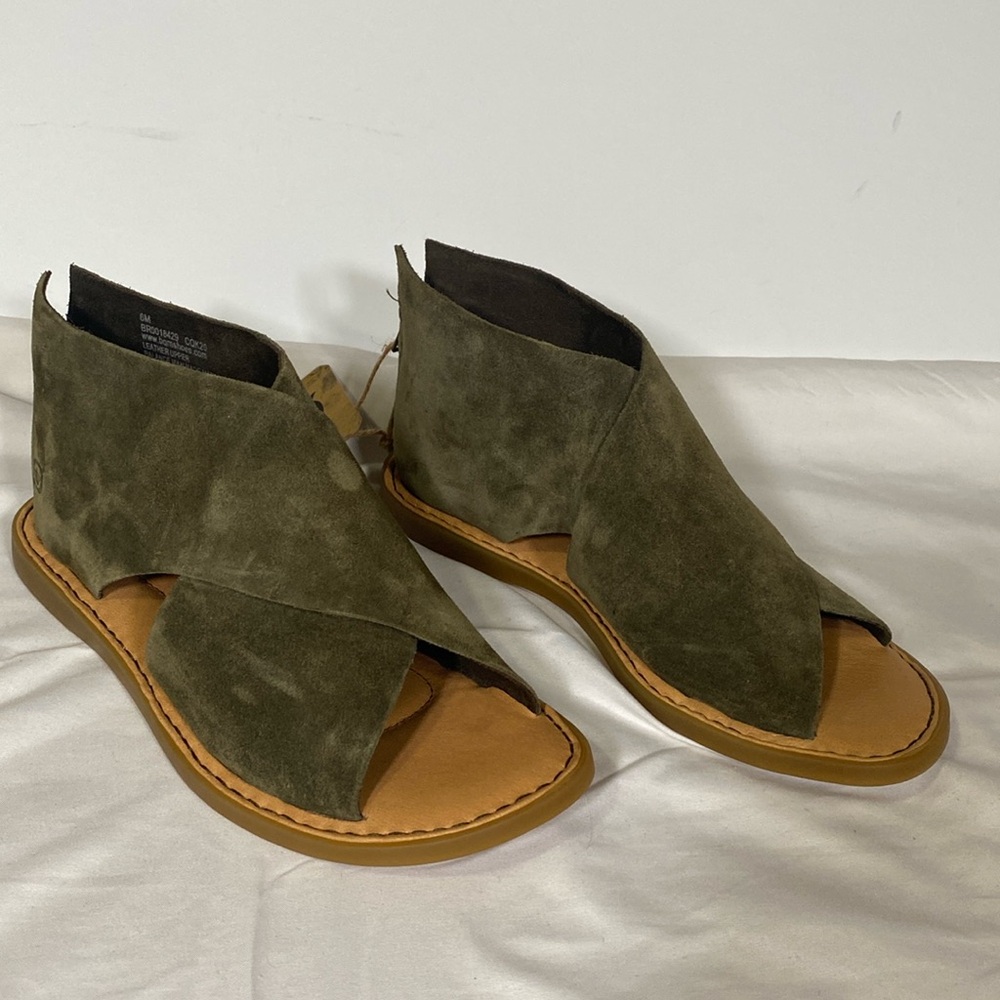 Born women’s Ewa sandal sz. 6 suede army green